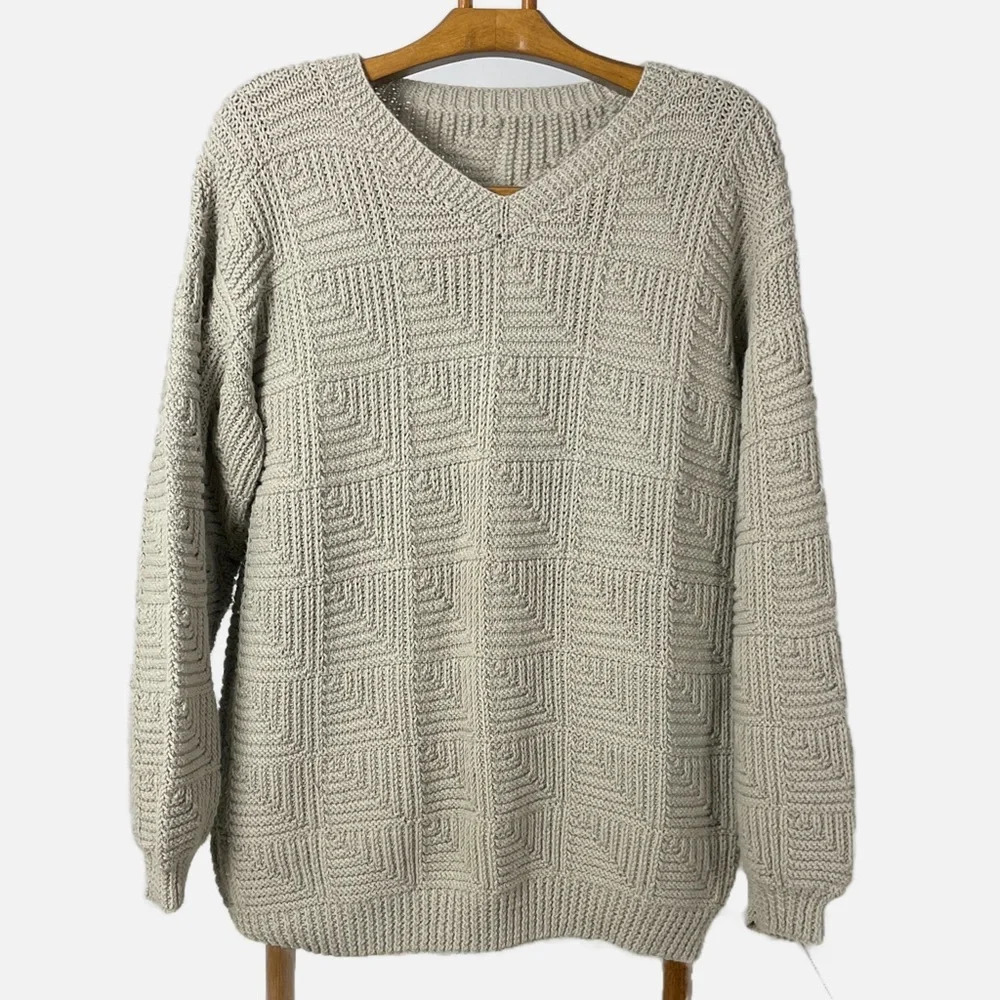 Vintage‎ Men's Hand Knit V-neck Sweater Large Light Gray Taupe Textured Cozy